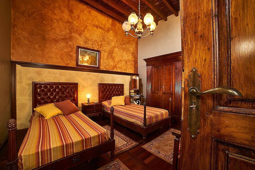 Antigua escuela de (Old School from) 1840 Wifi in Fasnia, Tenerife Sur