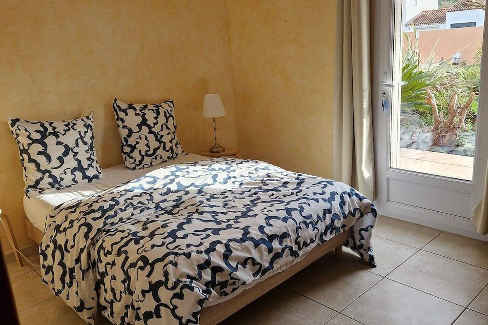 Luxury villa with private pool for 8 people in La Crau, Toulon regio