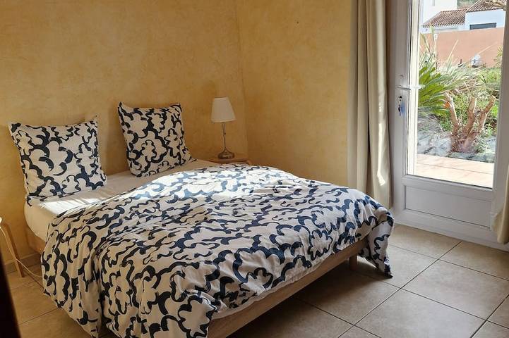 Luxury villa with private pool for 8 people in La Crau, Mittelmeerküste (Frankreich)