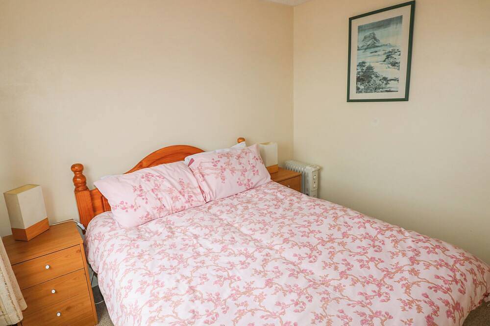 Freshwater East, family friendly, with a garden in Freshwater East in Freshwater East, Pembrokeshire