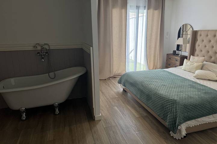 Villa Avec Piscine Sans Vis À Vis Proche De La Mer in Bessan, Costa mediterránea (Francia)