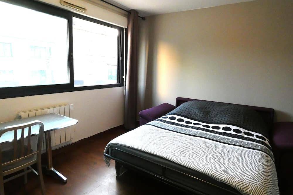 Entire apartment, Appartement F2, Proche du Métro in Montreuil, Seine-Saint-Denis