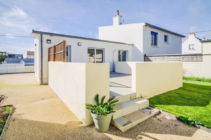 Location de vacances pour 4 personnes, avec terrasse et jardin, adapté aux familles dans Le Fort-Bloqué - 2