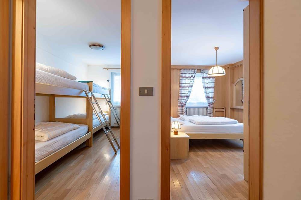 Ganze Wohnung, \"Pleasant apartment in a well-maintained setting\" in Penia, Canazei