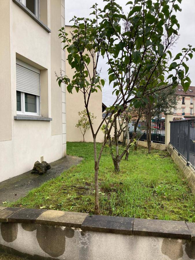 Appartement entier, Two-Bedroom Apartment in Aulnay-sous-Bois, Seine-Saint-Denis