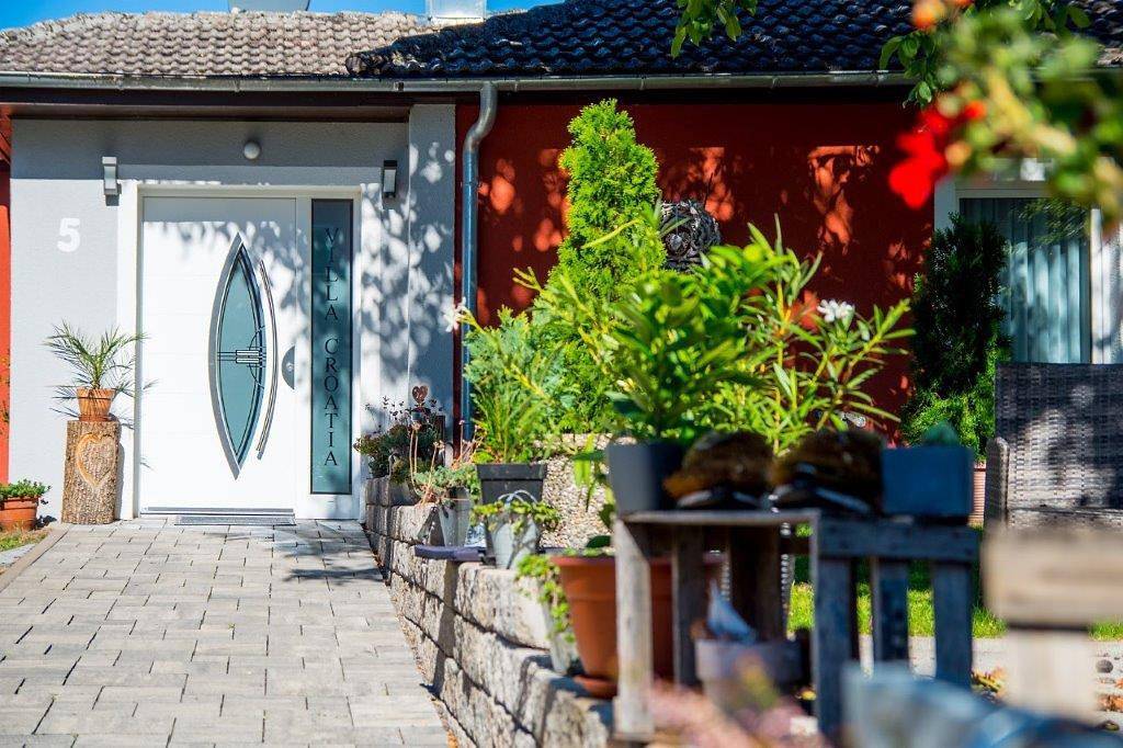 Villa Croatia & Restaurant Adria - Gemütliches Doppelzimmer in Klingenberg am Main, Fränkisches Weinland