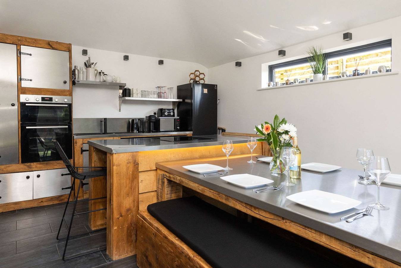 Rural Lodge Retreat with Hot Tub in Sussex Occidental