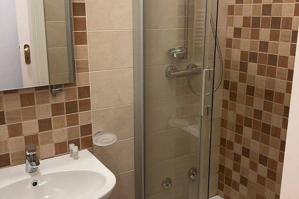 Residence le Ginestre three-room apartment No. 2 sleeps 4 in Avezzano, Province de l'Aquila