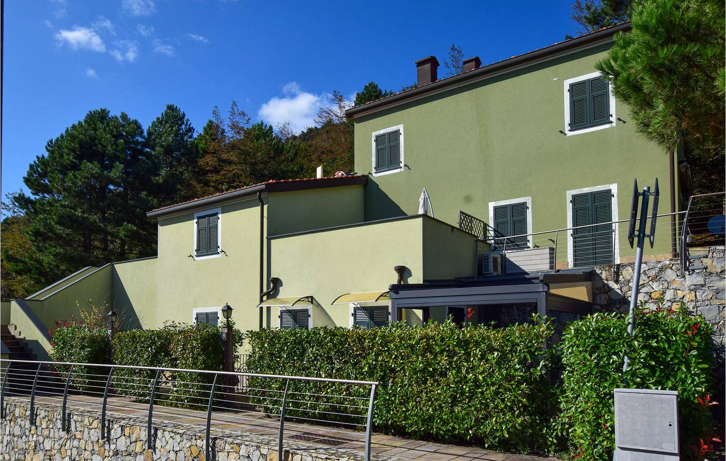 Cozy Apartment with Pool & Terrace | Magliolo 1.5km in Magliolo, Ligurian Alps