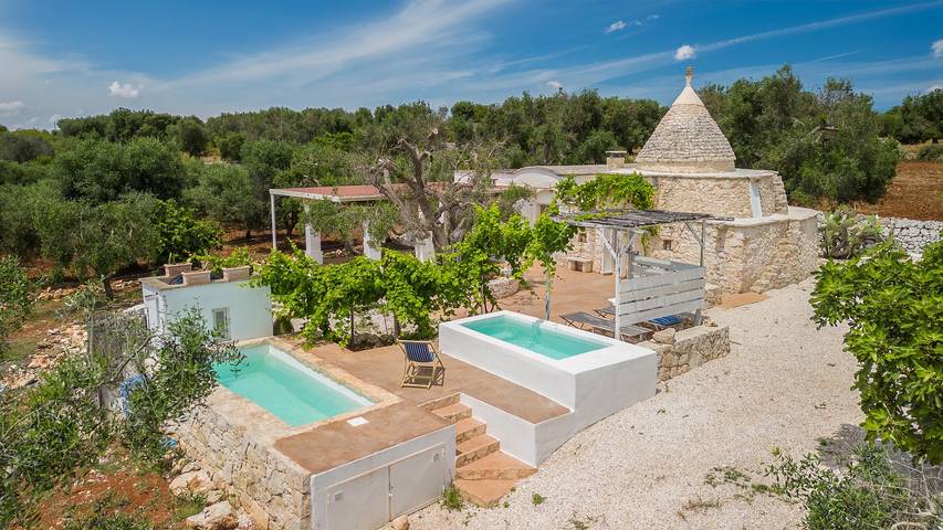 Trullo pour 5 personnes, avec Jardin et Piscine à Carovigno