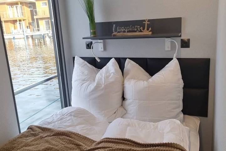 Hausboot für 4 Personen, mit Terrasse in Barth - 2