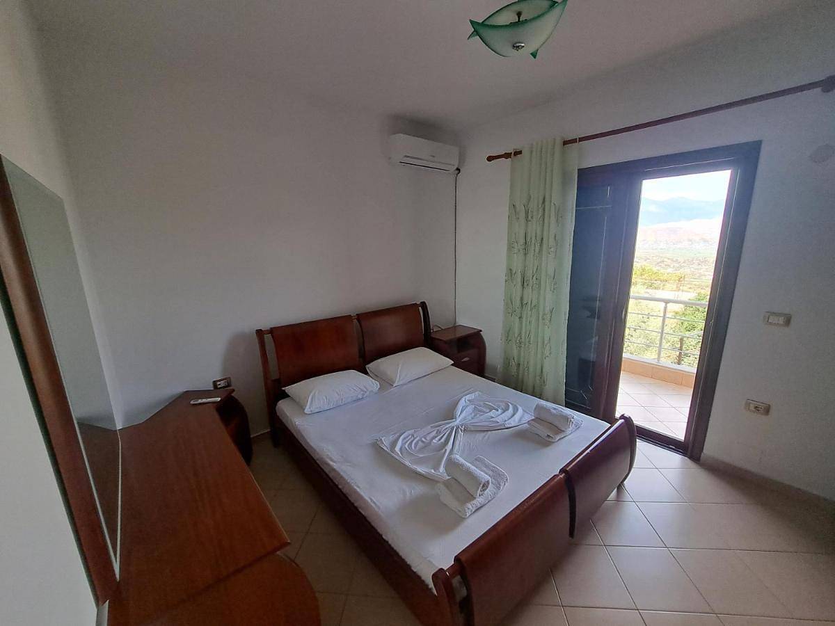 Eglent's tourist house in Saranda, Vlorë