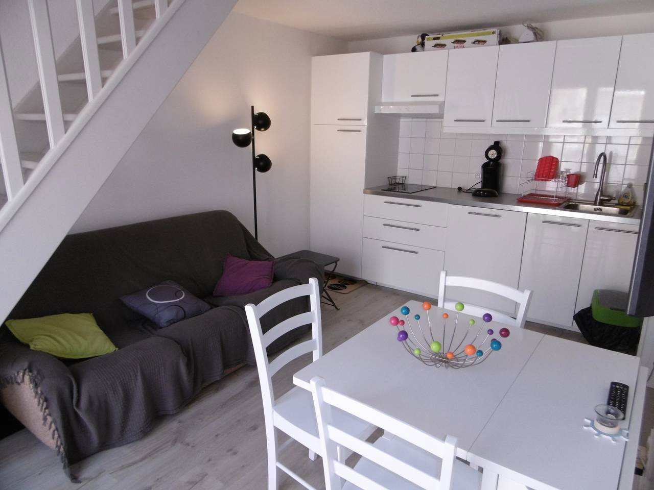 Stunning Villa with Mezzanine, A/C, Terrace, Parking - 150m from Beach! Sleeps 5 in Saint Pierre la Mer, Fleury