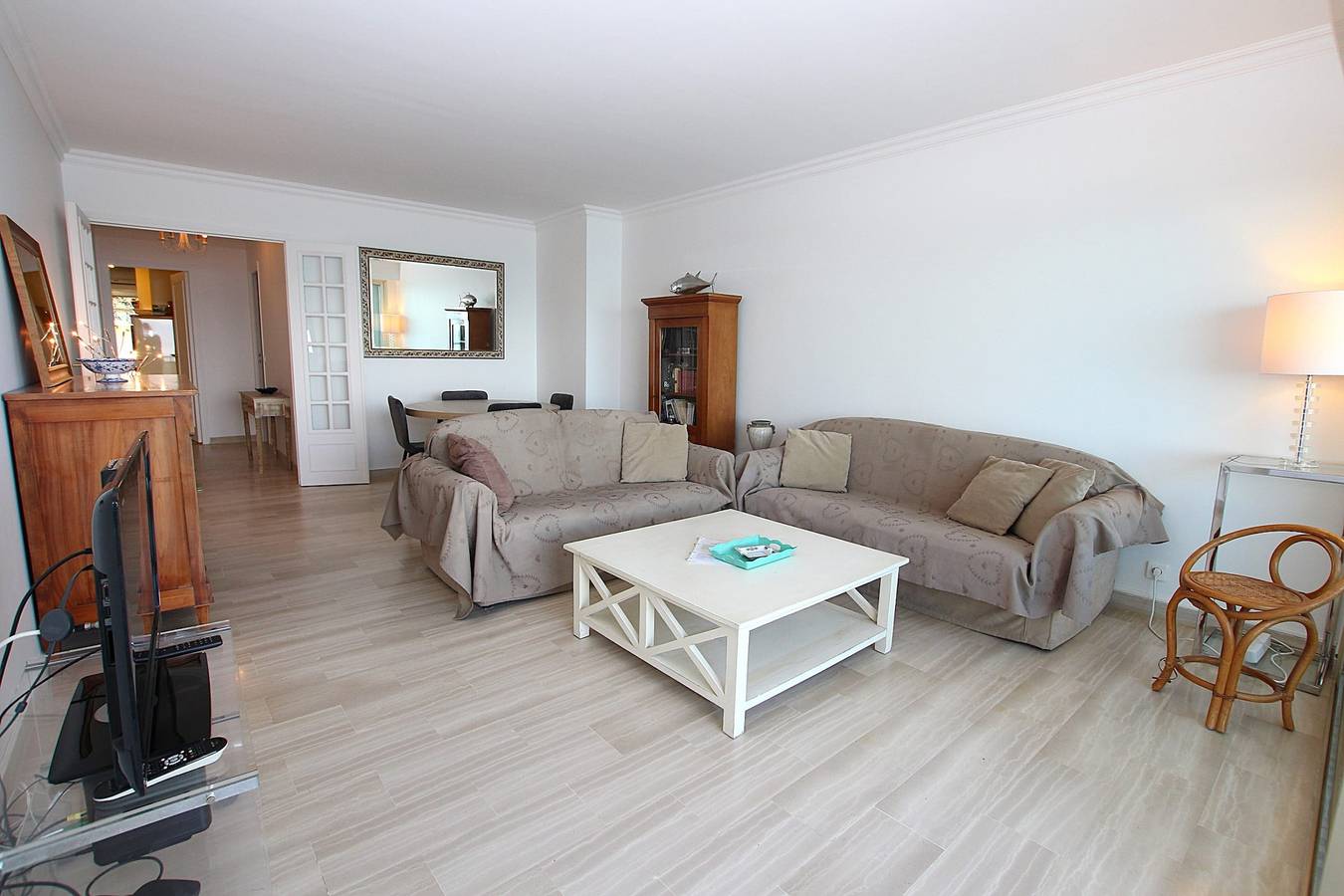 Entire apartment, 2 bedrooms 80 m2 facing the sea in the residential palm beach area in Cannes, Mediterranean Coast (France)