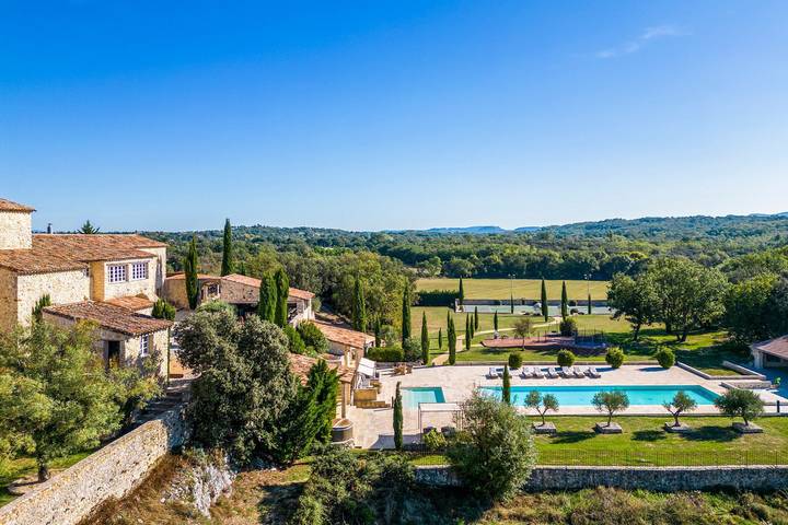 Location de vacances pour 19 personnes, avec Jacuzzi ainsi que Piscine et Sauna à Saint-Privat-des-Vieux - 2