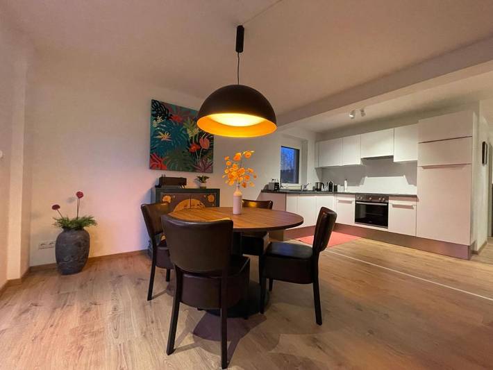 Ferienwohnung für 3 Personen, mit Whirlpool und Terrasse sowie Garten und Seeblick in Rothsee