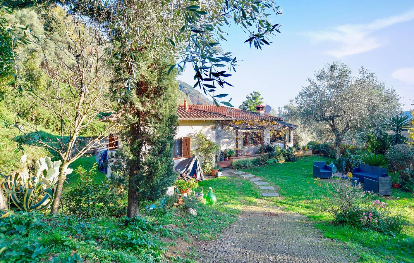 Cozy Vacation Rental Apt with Garden, Parking & WiFi in Camaiore in Camaiore, Italian Riviera