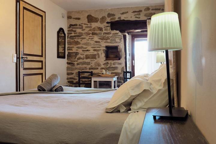 Chambre d’hôte pour 6 personnes, avec piscine et jardin, animaux acceptés dans le Cantal - 2