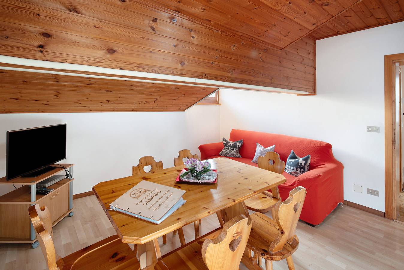 Appartamento intero, Appartamento 'Campido' con vista sulle montagne, giardino in comune e balcone in Falcade, Dolomiti Superski
