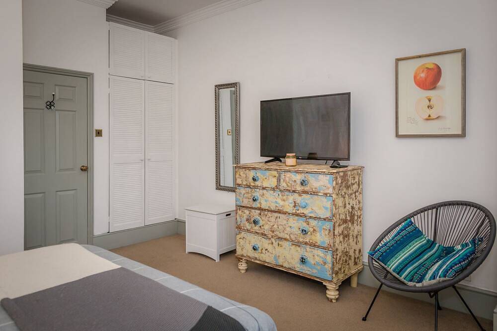 Apartamento entero, Shipside - spacious, stylish patio garden apartment in Meads village area in Eastbourne, Sussex Oriental