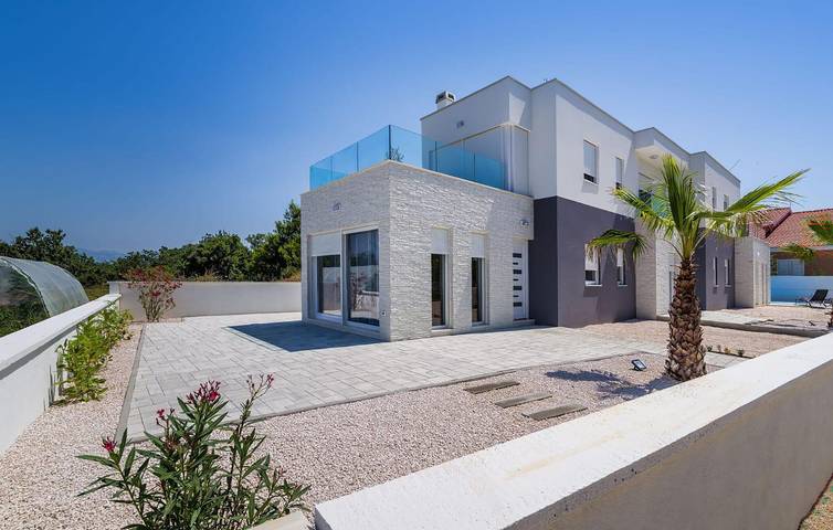 Casa de vacaciones para 4 personas, con terraza además de piscina y jardín - 1