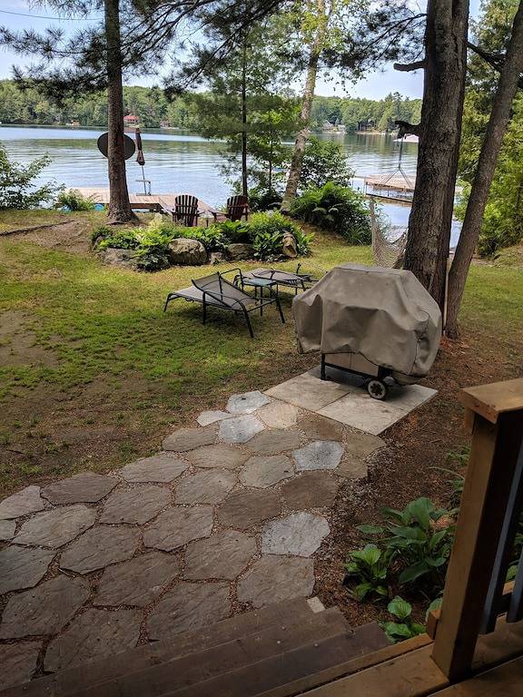 Cabin rentals and lodges for 8 people, with garden in Muskoka