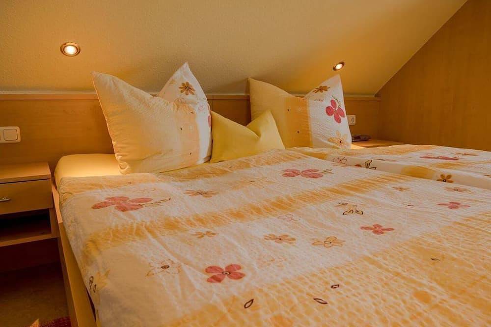Ganze Wohnung, 2-Bettwohnung Klosterlay *** (Gästehaus) - Ferienweingut Winnebeck in Köwerich, Moseleifel
