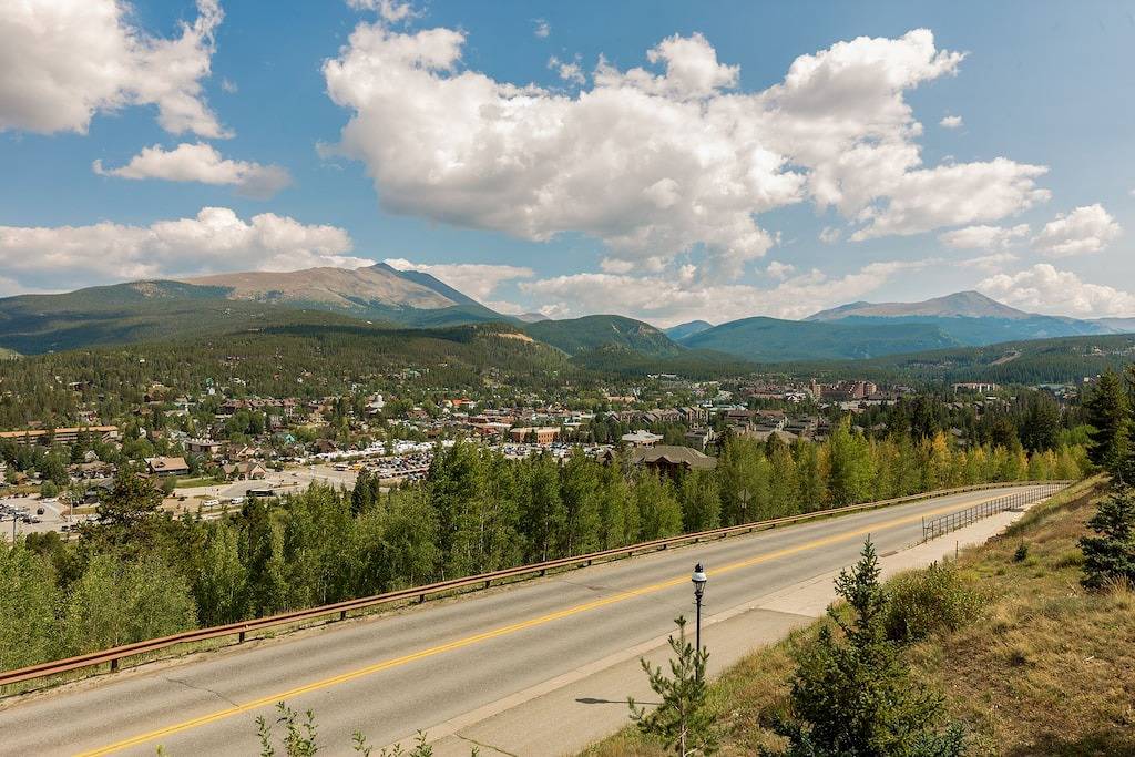 Ganze Wohnung, Updated Condo in Breckenridge w/ Mountain Views & Quick Drive to Base Area! in Arapaho and Roosevelt National Forests