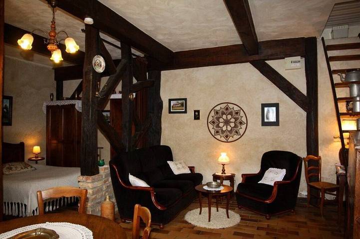 Gîte pour 2 personnes, avec Terrasse et Jardin à Monthodon