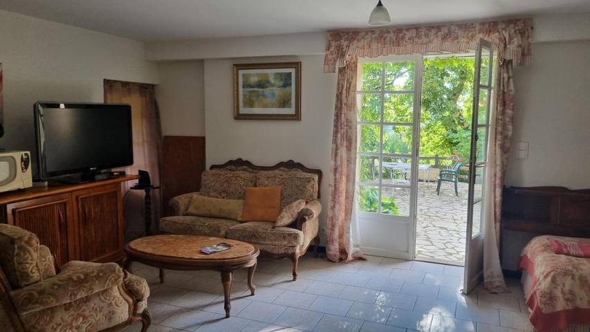 Chambre d’hôte pour 4 personnes, avec Jacuzzi et Terrasse ainsi que Jardin et Vue à Domme