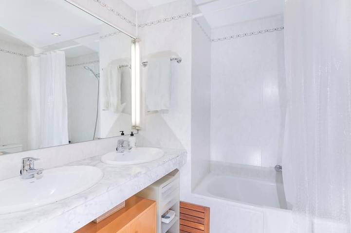 Villa pour 6 personnes, avec Balcon ainsi que Jardin et Piscine à Sant Feliu de Guíxols - 4