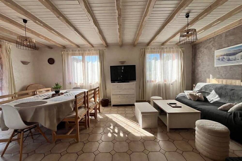 Ô Chalet Savoyard in Saint-Alban-Leysse, Chambéry region