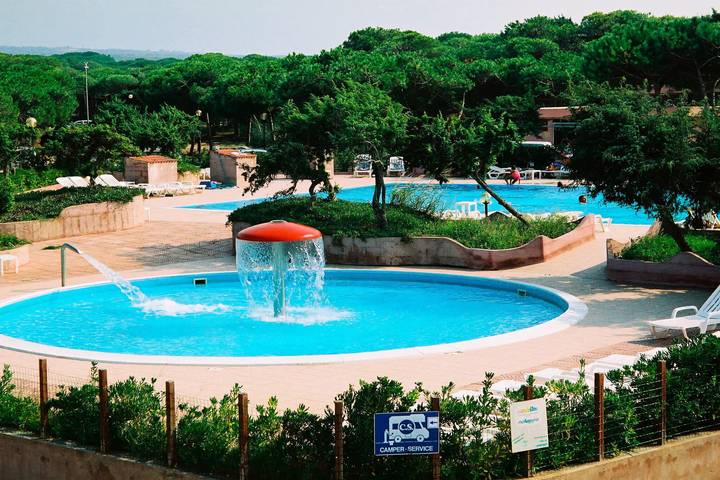 Camping pour 6 personnes, avec terrasse et piscine dans Sardaigne du Nord - 2
