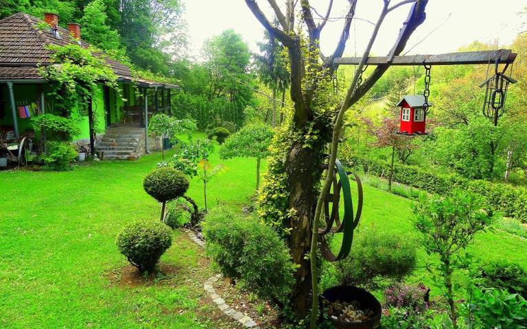 Location de vacances pour 5 personnes, avec jardin et vue à Despotovac - 3