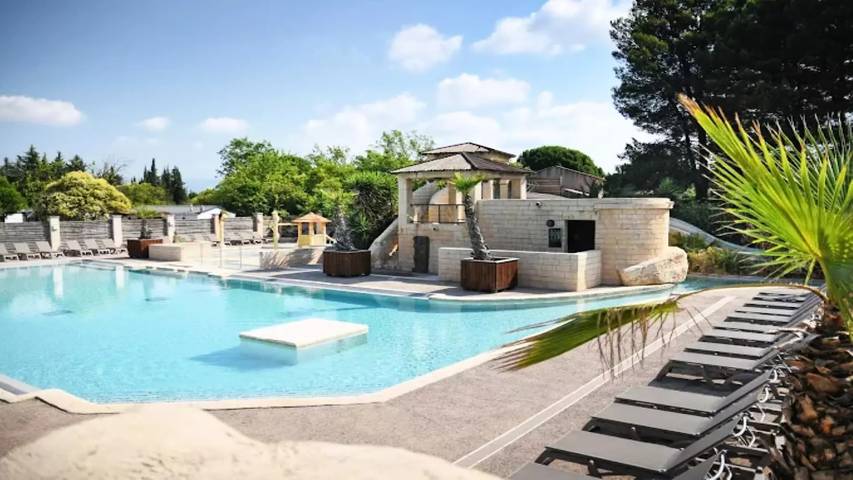 Camping pour 4 personnes, avec terrasse