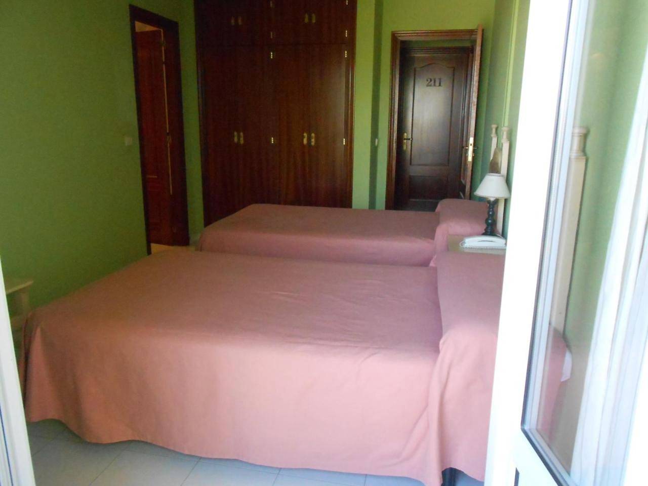 Hostal Burgos in Torrecaballeros, Provincia de Segovia
