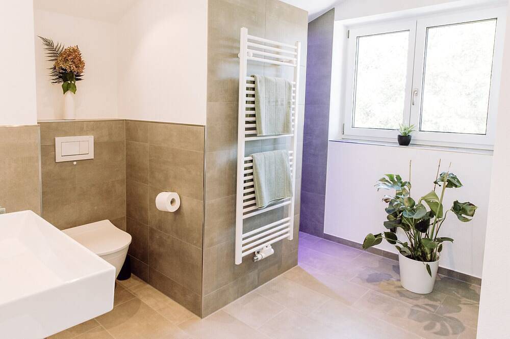 Ganze Wohnung, Ferienwohnung 3 Weitblick im 2. Obergeschoss mit Balkon in Riedering, Chiemgauer Alpen