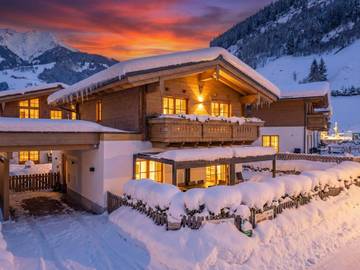 Chalet für 8 Personen, mit Garten und Balkon sowie Sauna im Salzburger Land