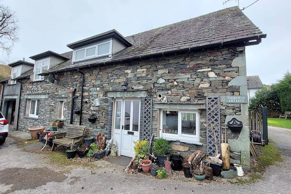 1 Bed Flat - Sleeps 4 - Garden - Parking - Wifi in Hawkshead, Lake District