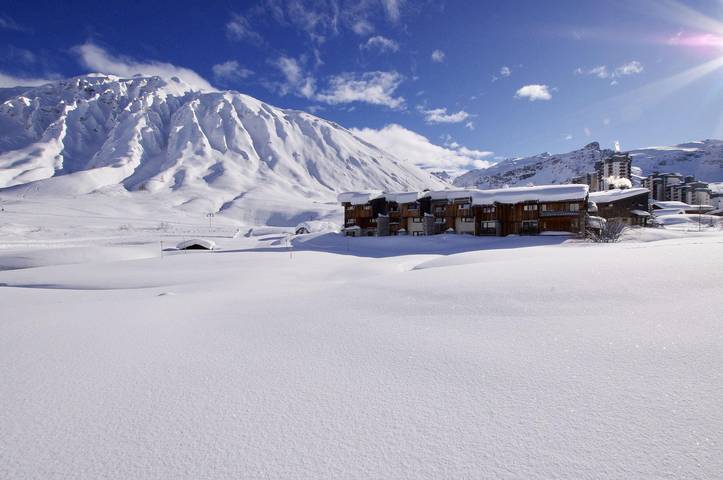 Chalet for 15 people, with lake view in Tignes