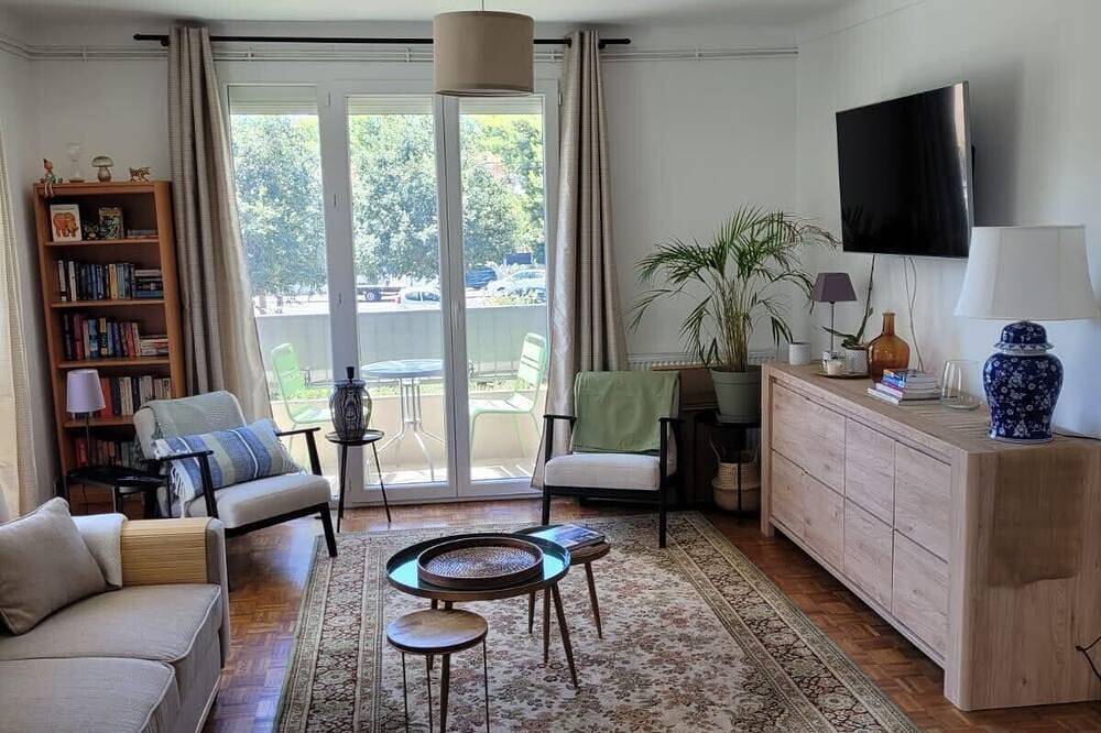 Ganze Wohnung, Large bright apartment - beside park. in Perpignan, Côte d'Améthyste