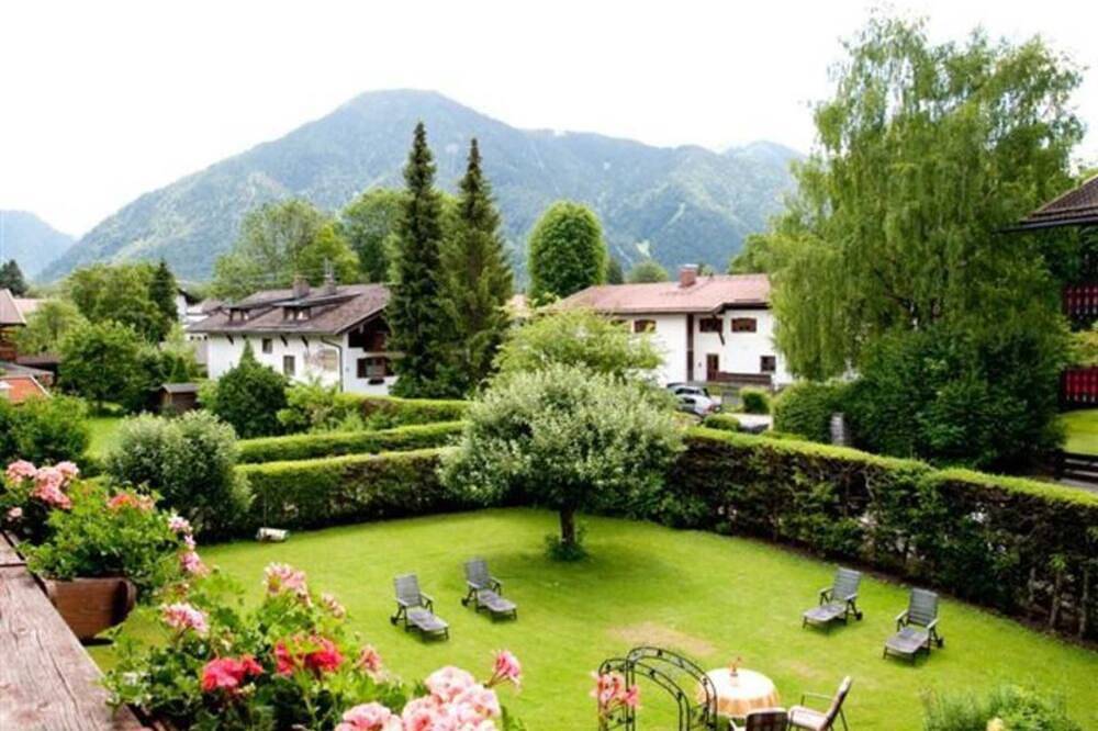 Entire apartment, Apartment I Padova - Guesthouse Zibert in Rottach-Egern, Bavarian Alps