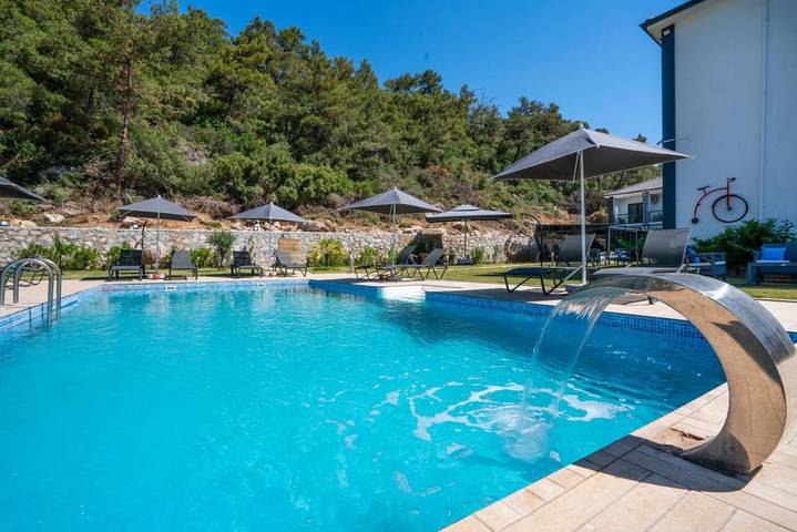 Alojamiento y desayuno para 2 personas, con piscina además de vistas y jardín - 1