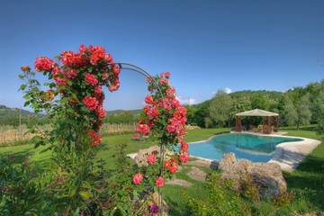 Vacation Rental for 15 Guests in Montepulciano, Siena Province, Picture 2