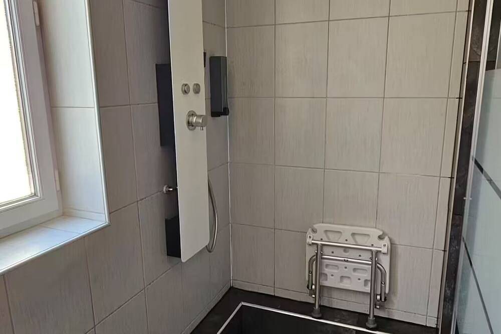 Apartamento entero, La Suite Rouge Near Paris & Stade De France in Drancy, Sena-Saint Denis