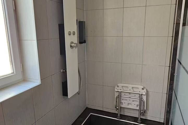 Apartamento entero, La Suite Rouge Near Paris & Stade De France in Drancy, Sena-Saint Denis