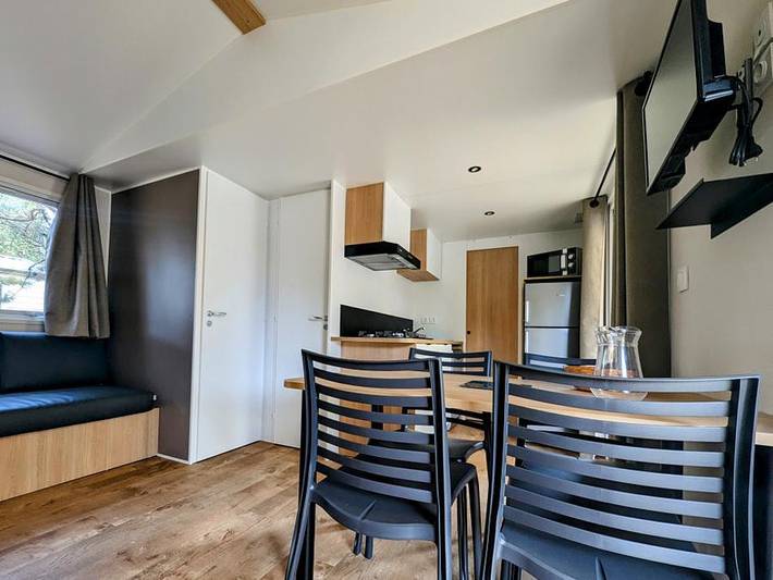 Camping Le Pinada - Mobilheim 4 personen - Premium - 2 Schlafzimmer mit Klimaanlage, Tv und Geschirrspüler - 31m² in Fabrezan, Mittelmeerküste (Frankreich)