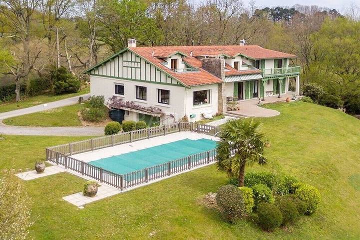 Villa pour 14 personnes, avec Piscine à Urrugne