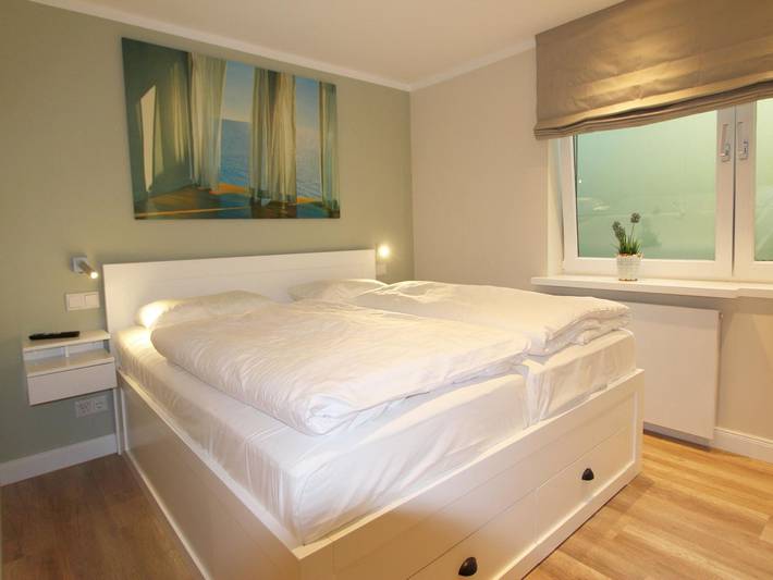 Ganze Wohnung, Hochwertig eingerichtetes Ferienappartement im Erd- und Untergeschoss in Wenningstedt in Wenningstedt, Sylt