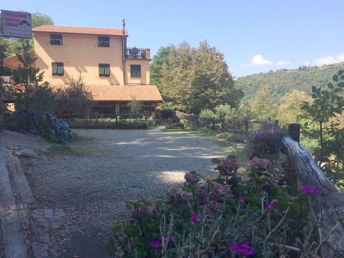 Casa vacanza per 2 persone, con Giardino e Piscina nonché Panorama a Borzonasca
